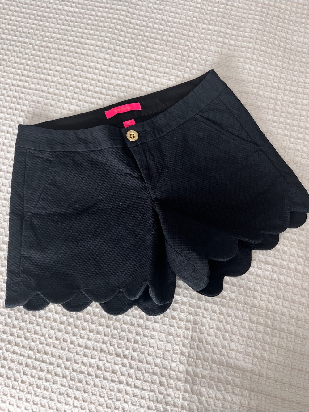 EEEUC Lilly Pulitzer ONYX Black BUTTERCUP Shorts scalloped hem size 0